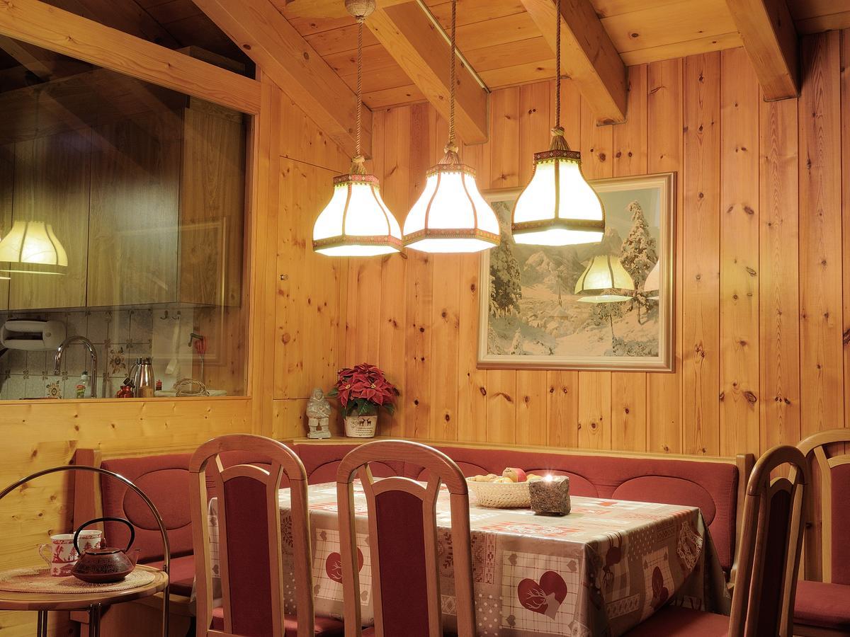 Cosy 3.5 Piece A Taesch Apartment ภายนอก รูปภาพ
