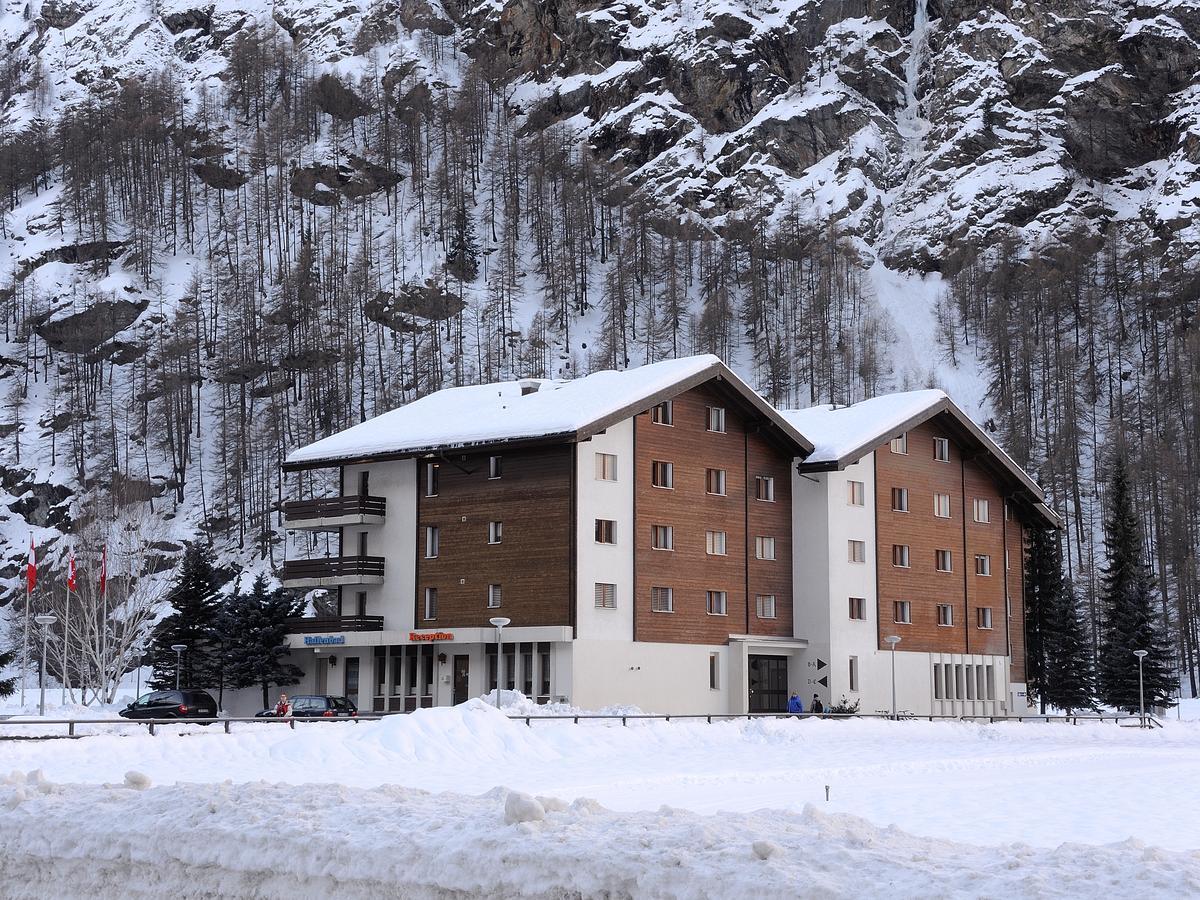 Cosy 3.5 Piece A Taesch Apartment ภายนอก รูปภาพ